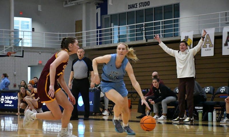ndsmcobserver.com - Payton Dymek - Saint Mary's basketball improves modestly in Rob Hoffman's second year at the helm