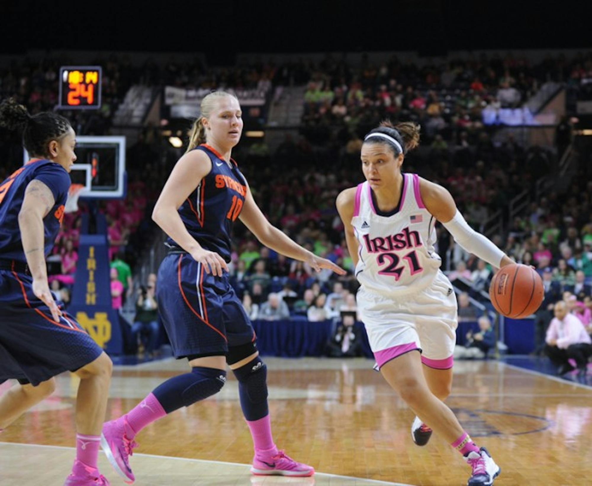Irish senior guard Kayla McBride drives to the basket during Notre Dame’s 101-64 win over Syracuse on Feb. 9.