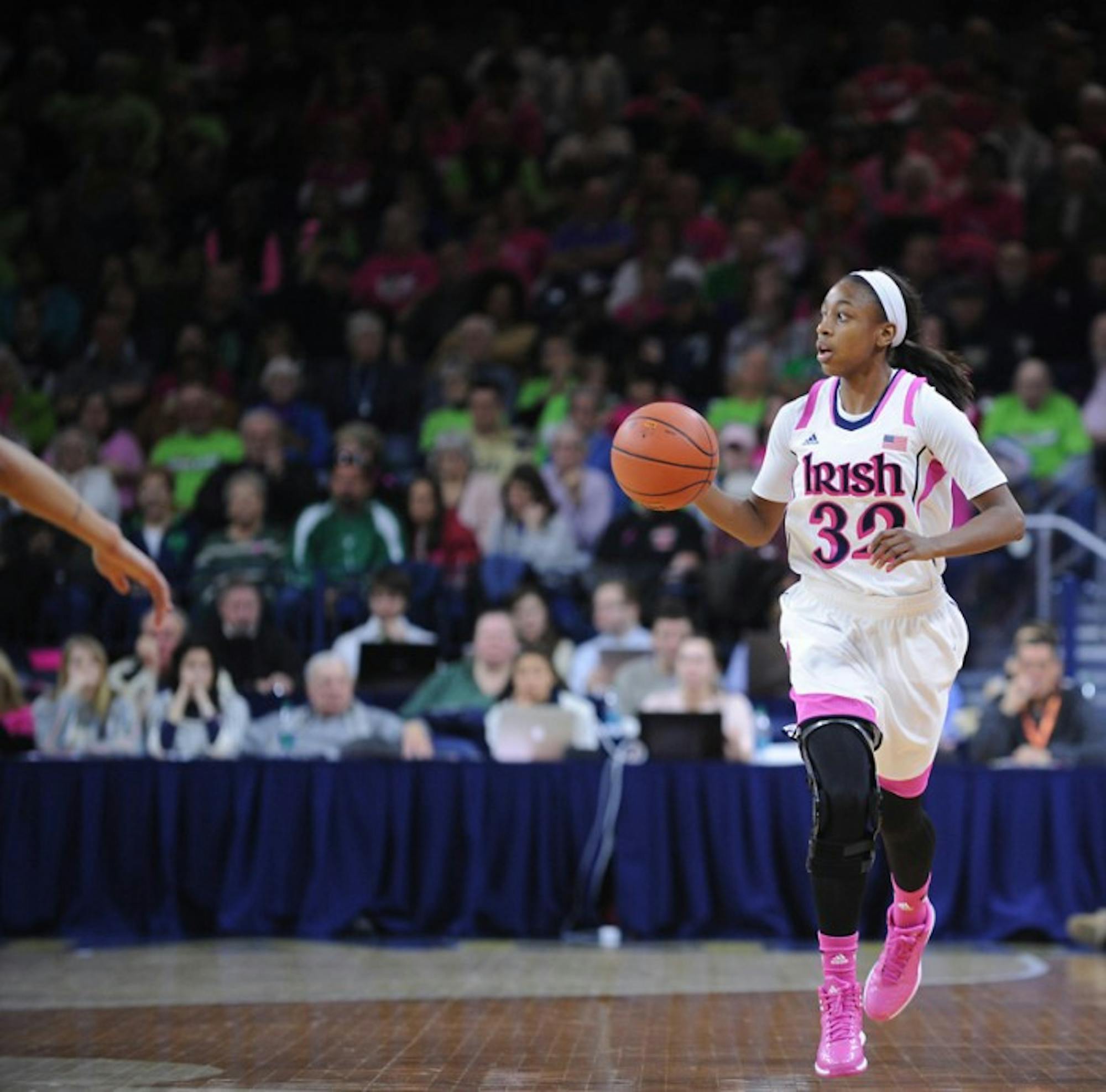 Irish sophomore guard Jewll Loyd dribbles the ball during Notre Dame’s 101-64 win over Syracuse on Feb. 9 in the Purcell Pavilion.