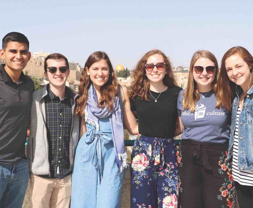 1555374084-98e5734c42dc897