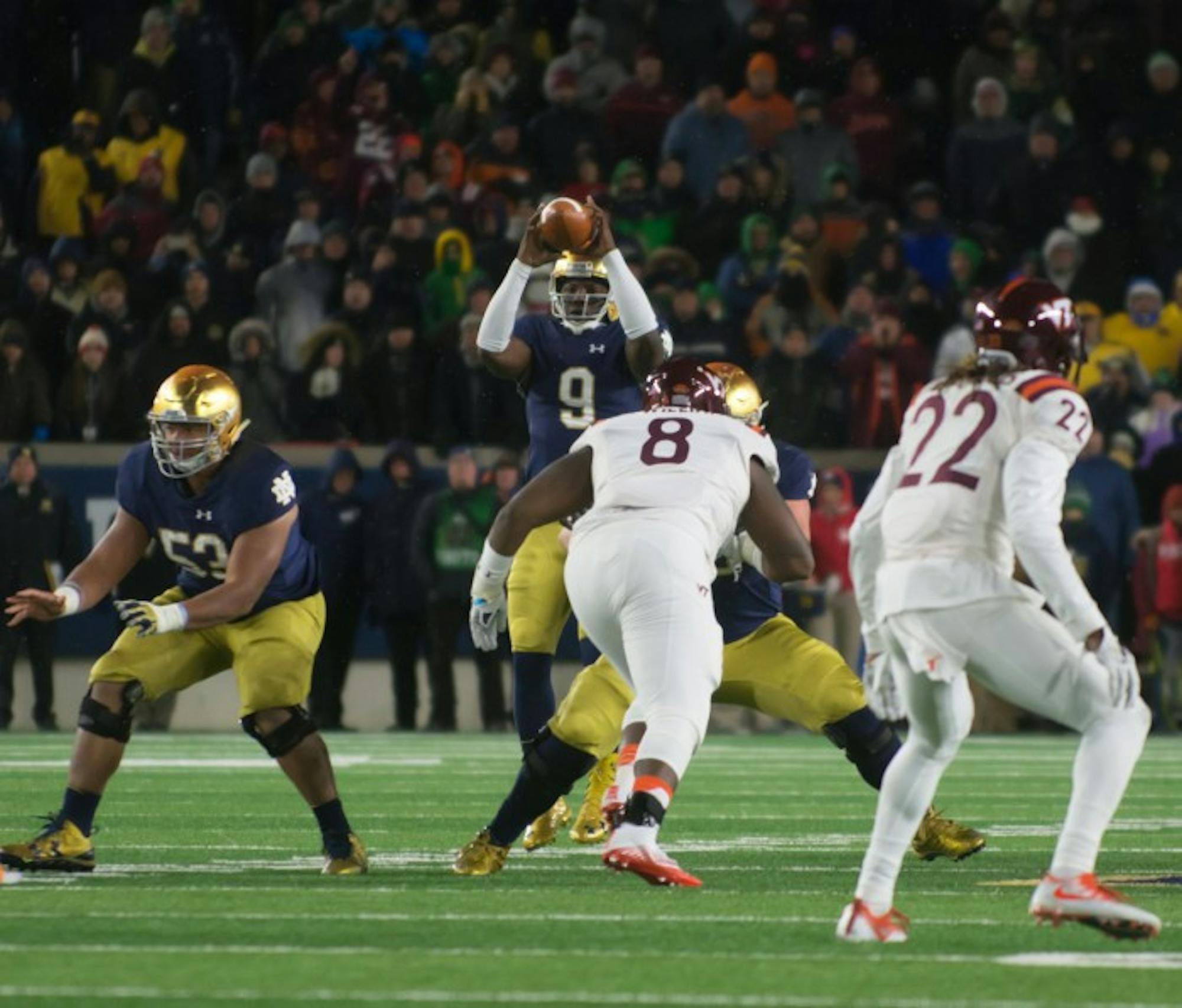 Irish senior quarterback Malik Zaire catches the snap in the final seconds of Notre Dame's 34-31 loss to Virginia Tech on Saturday.