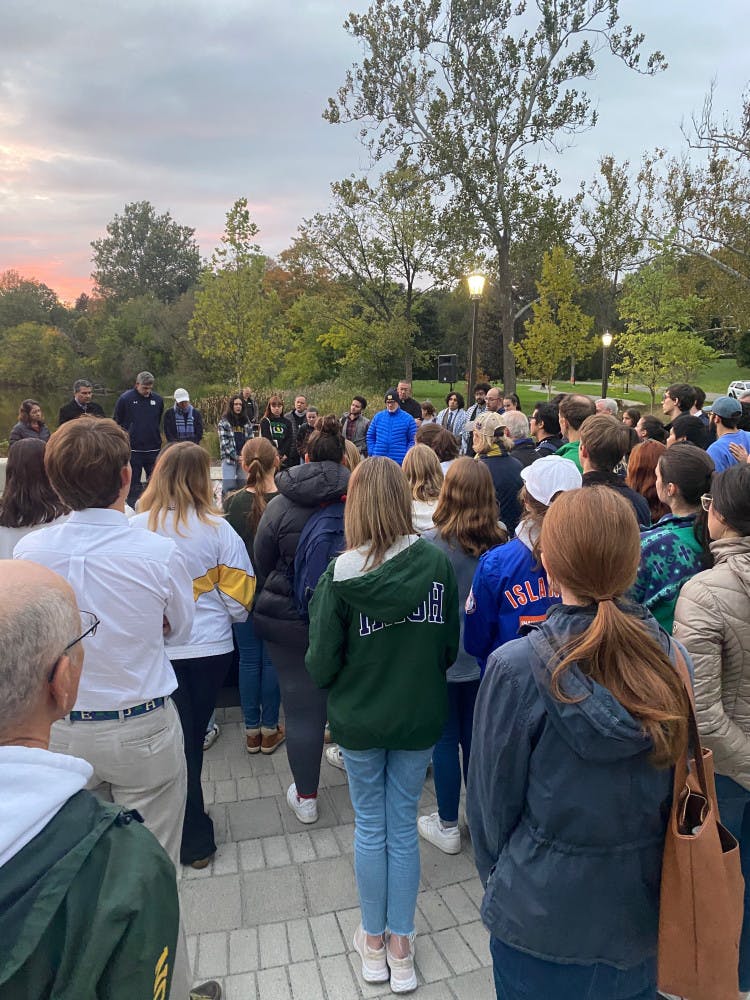 1696977695-91d8120db378c71