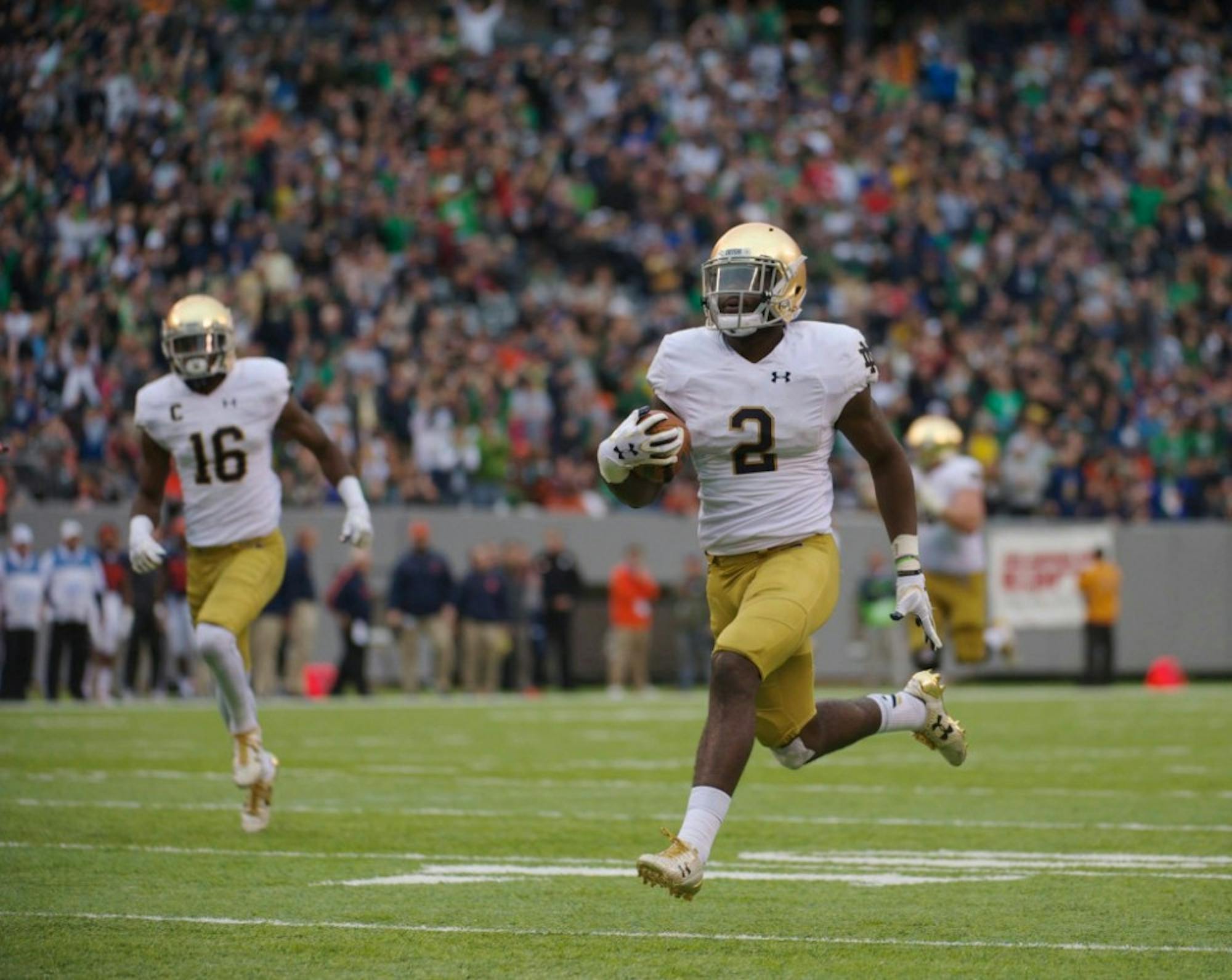 Irish sophomore running back Dexter Williams streaks down field during Notre Dame's 50-33 victory over Syracuse at MetLife Stadium.