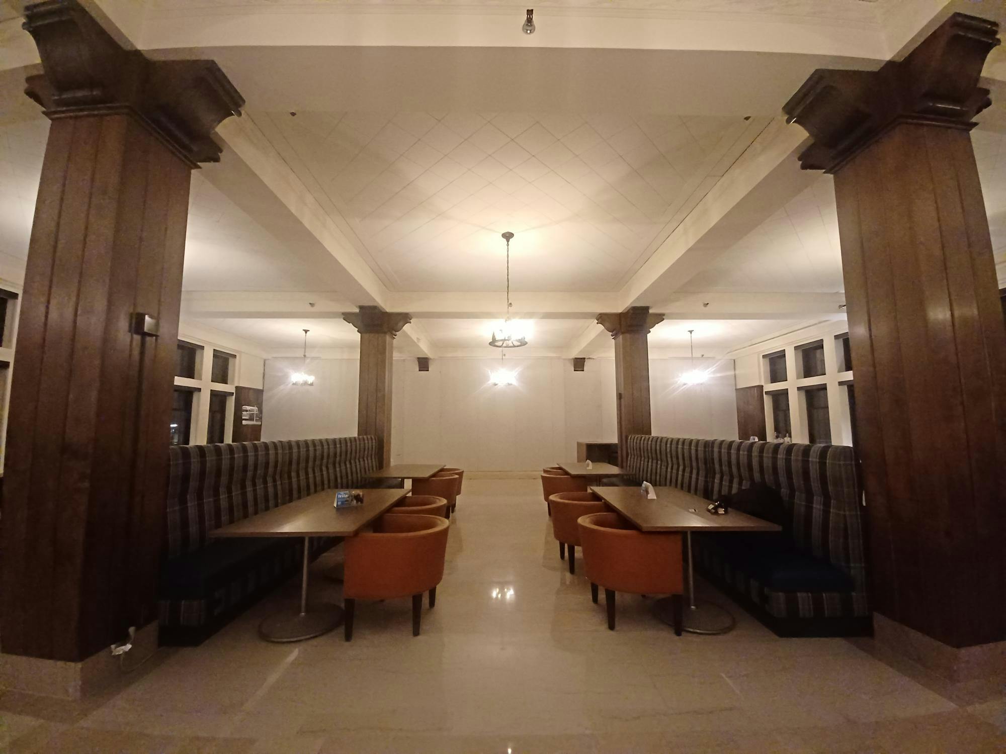 Reignbeaux Lounge limited in sizing with new wall block added