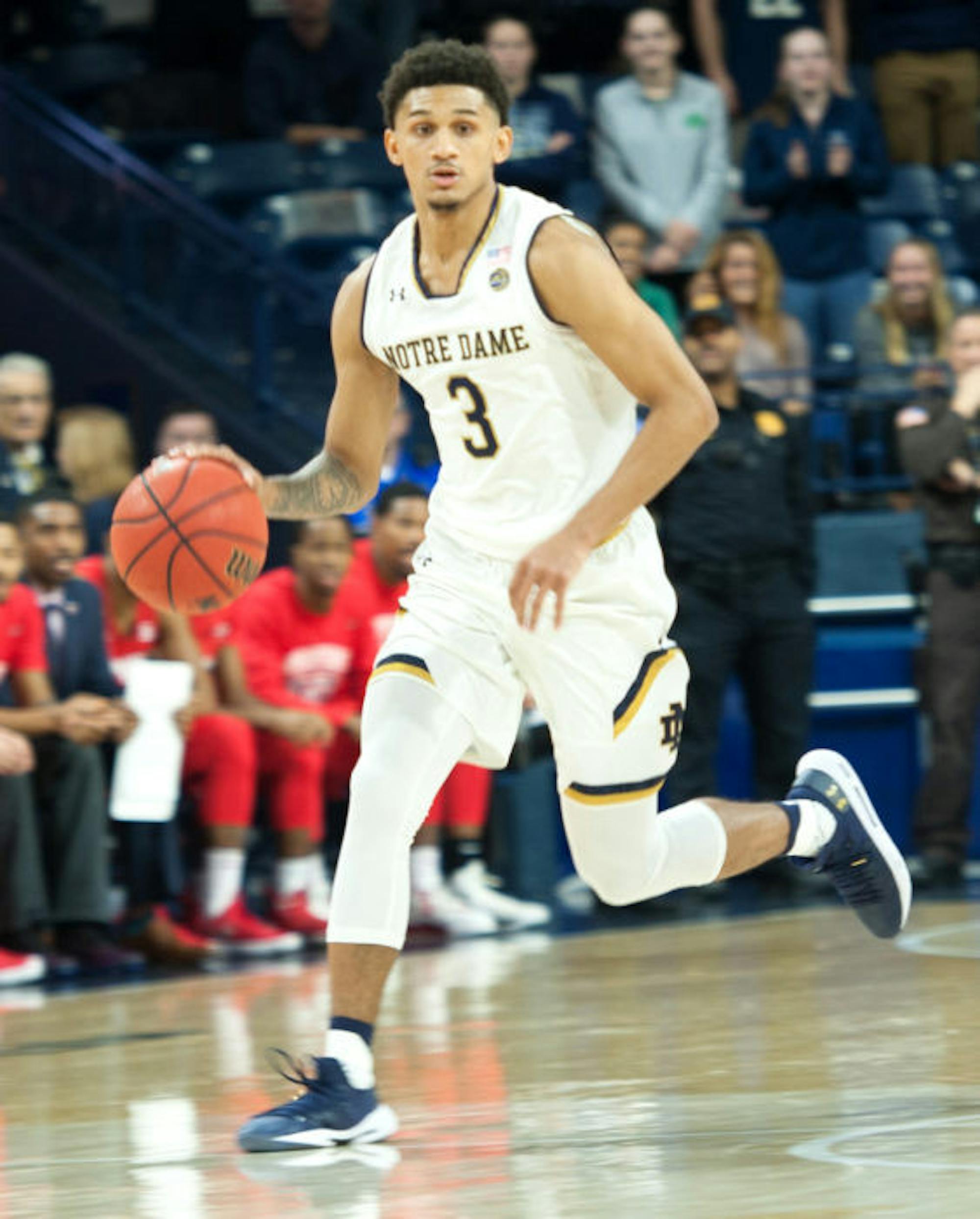 1542241882-77a27c9d8331029-563x700