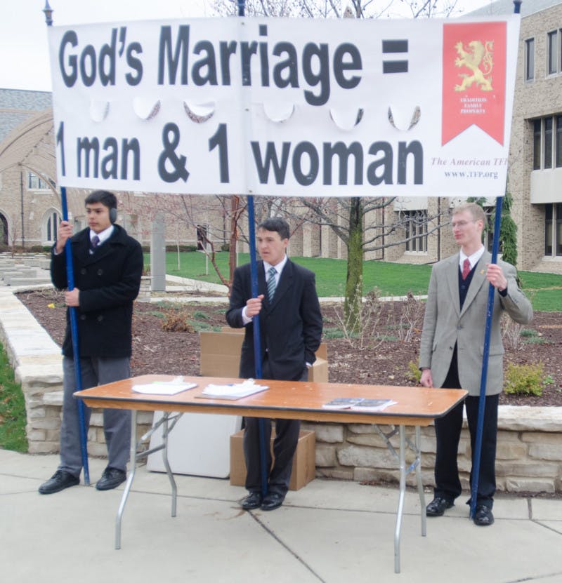 20140425-042514-Lesley-Stevenson-Protest-2