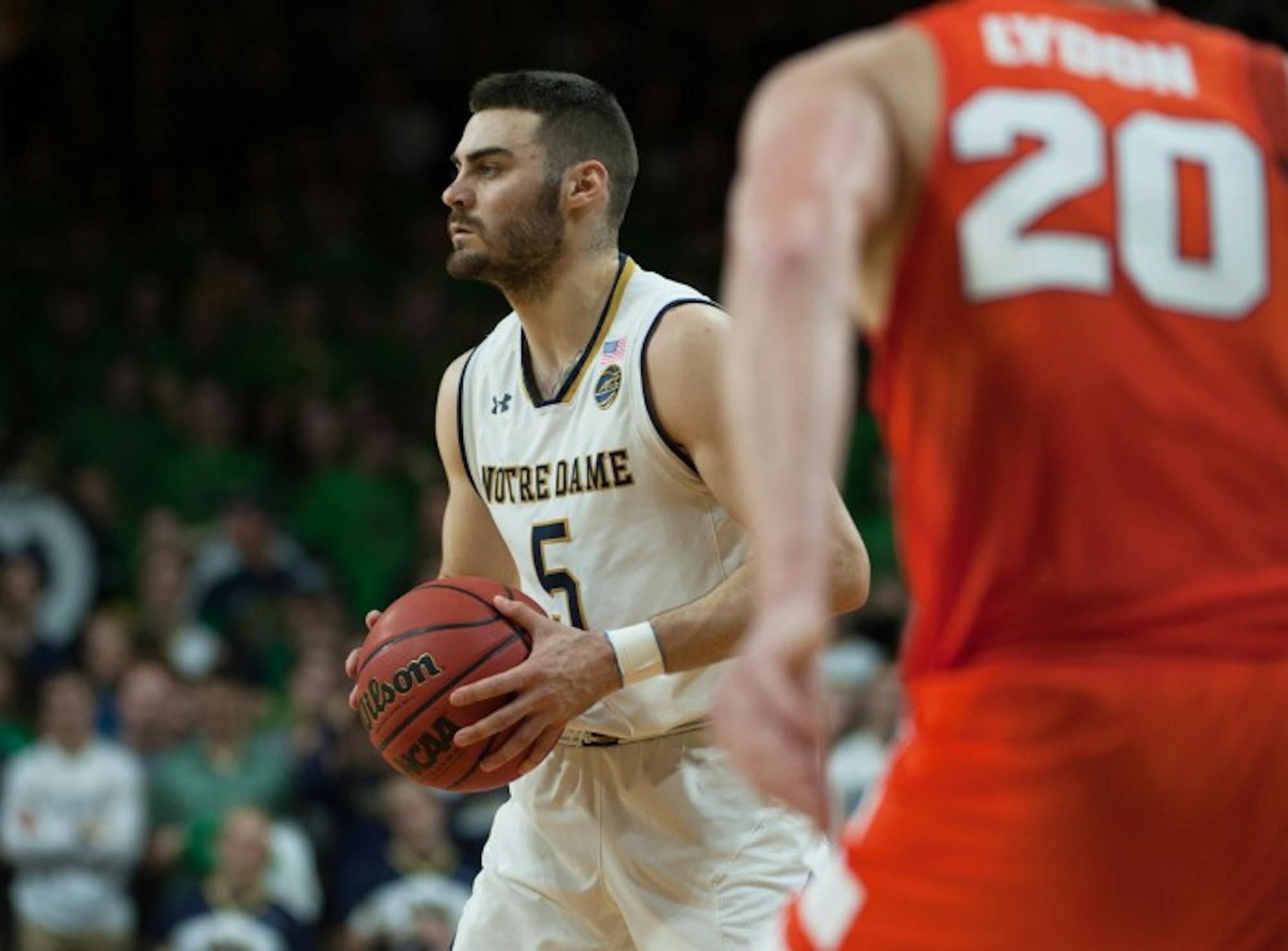 Notre Dame junior guard Matt Farrell looks to pass during the 84-66 Irish win over Syracuse at Purcell Pavilion on Saturday.