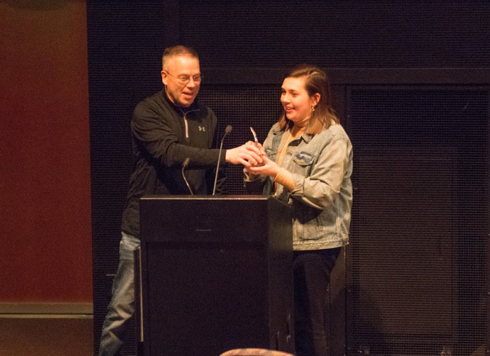 1517179106-fe60623ccf5f937