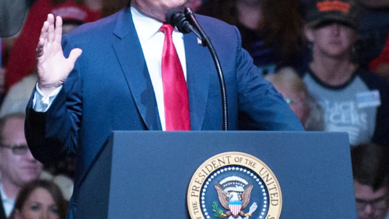 1525991499-f369289cd29fc70-652x700