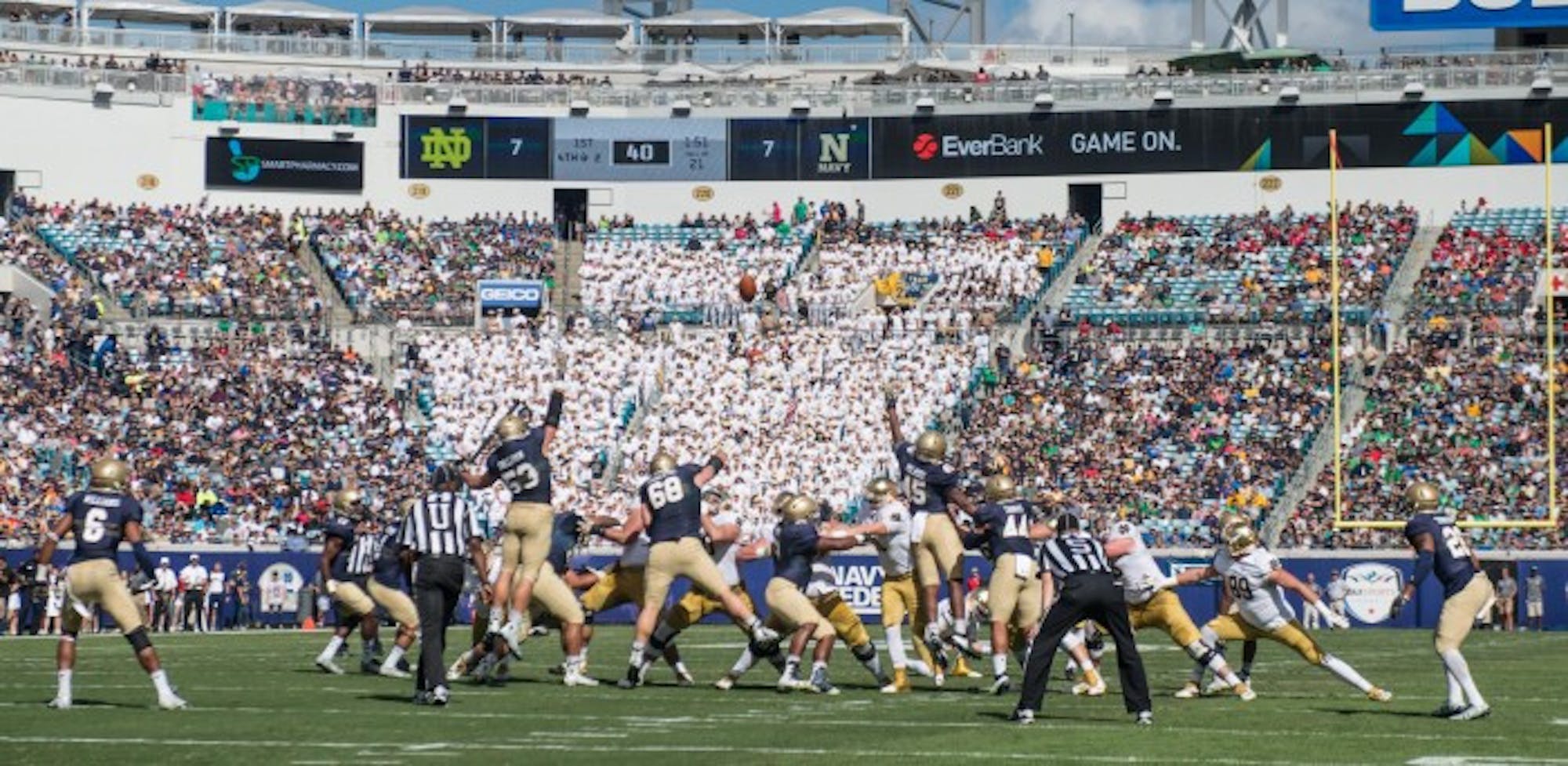 Justin Yoon makes a 39 yard field goal to give ND a 10-7 lead with 1:47 left in the 1st Quarter.