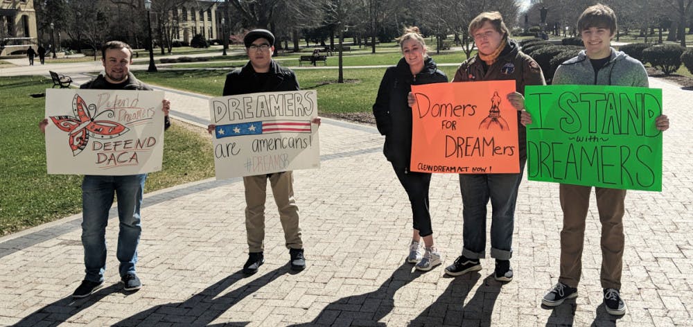 1520293434-1ece479d0a22b0d