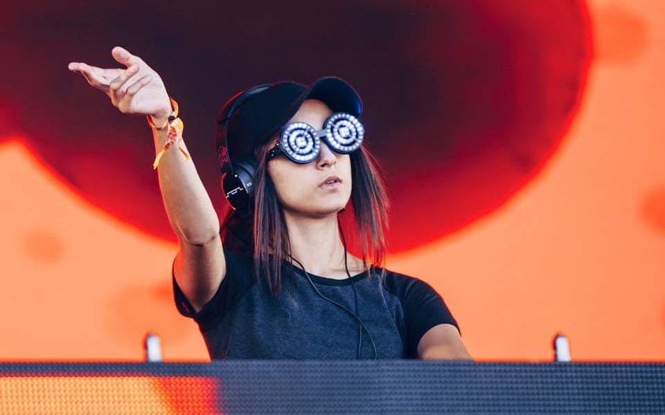 1505753927-e0dc2563bae44cf