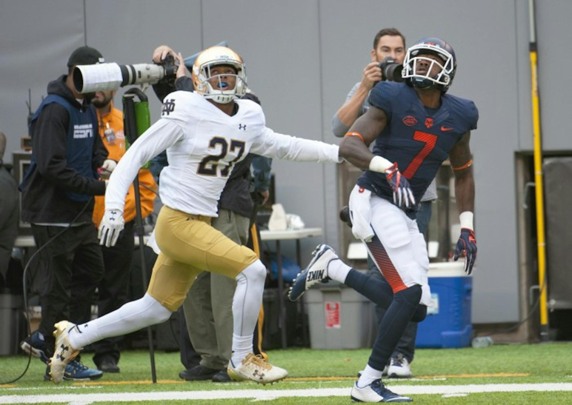 Irish freshman defensive back Julian Love tracks the incoming pass during Notre Dame’s 50-33 victory over Syracuse on Saturday at MetLife Stadium.