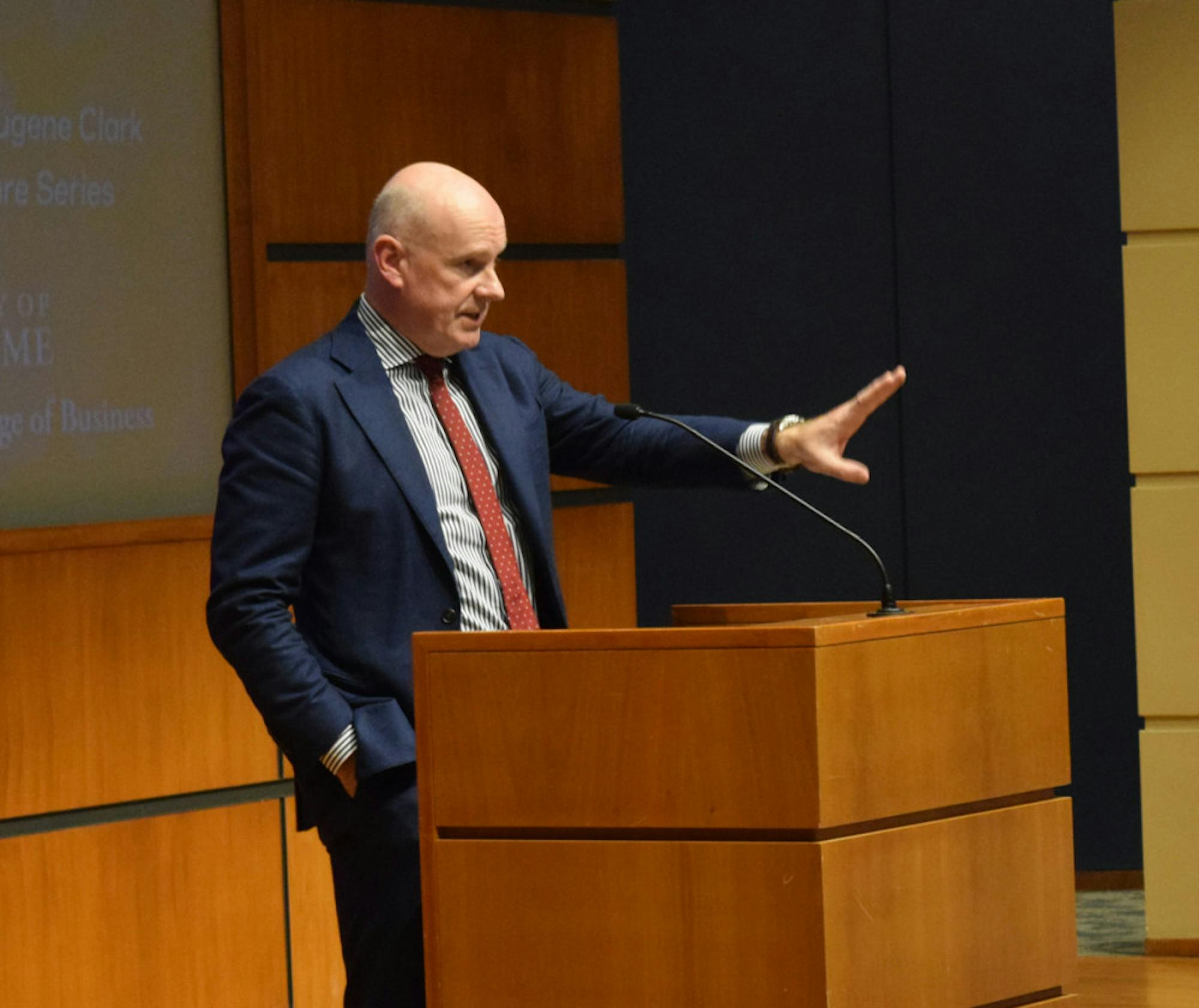 Gerard Baker speaks in the Jordan Auditorium of the Mendoza College of Business on Monday night. Baker, editor-in-chief of the Wall Street Journal, spoke on the rhetoric of the 2016 presidential election.