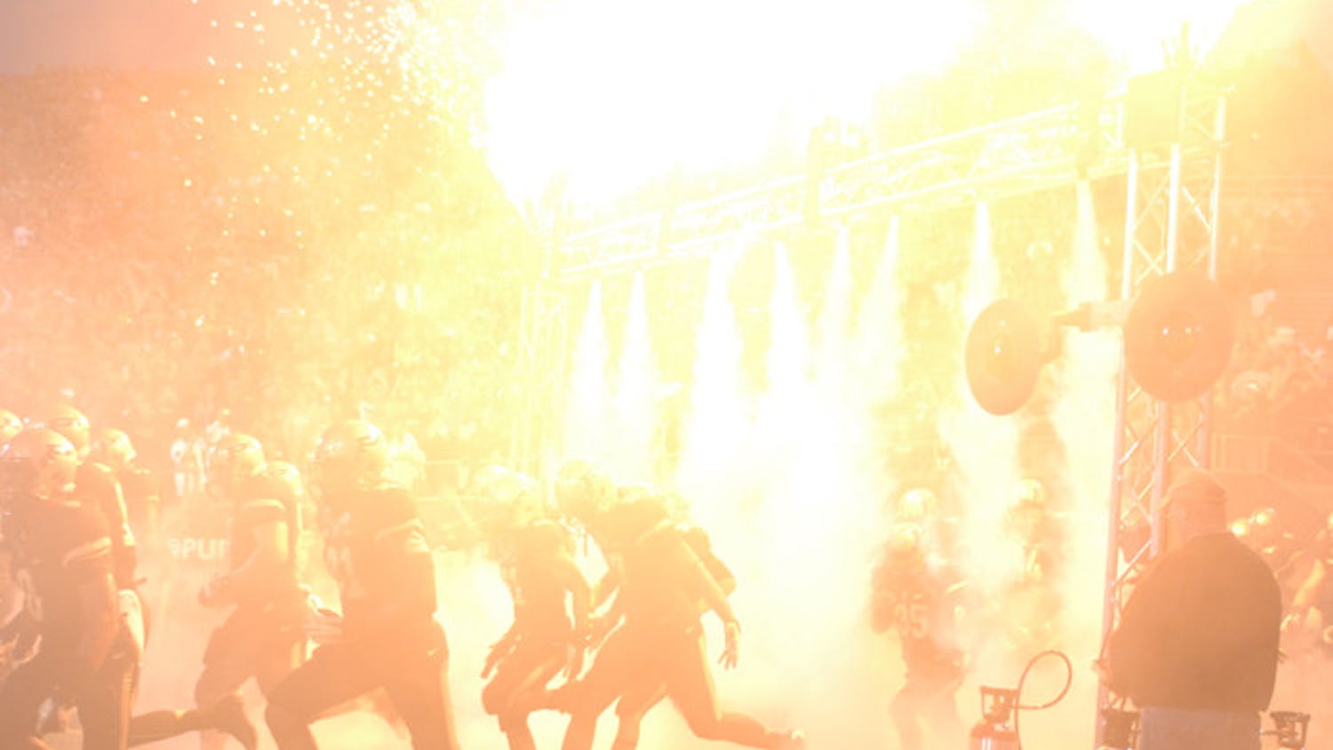 2013-2014-20130914-Away-Football-Oe-Kenesey-Purdue-The-Observer-Win18