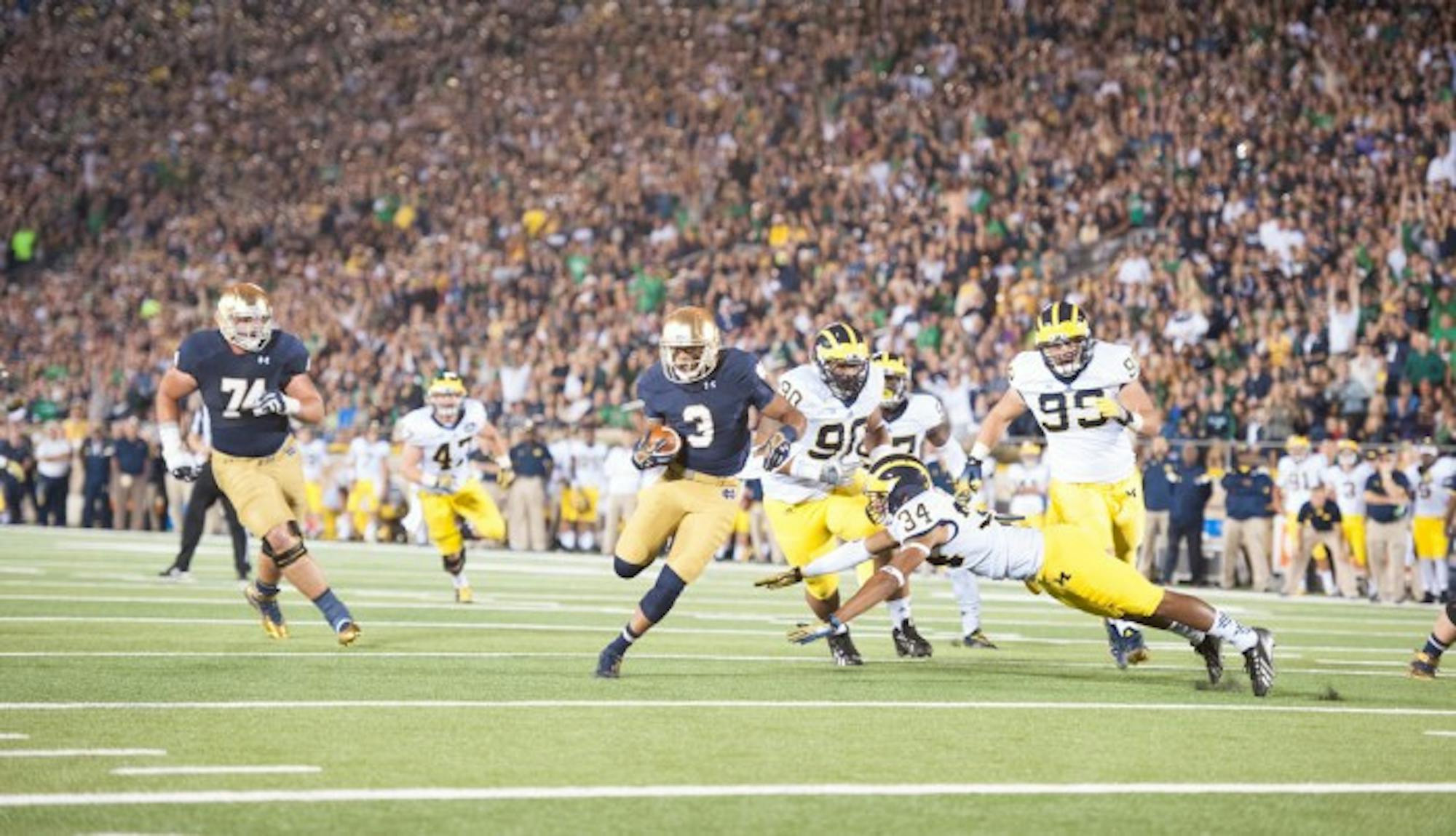 Irish senior receiver Amir Carlisle eludes a Michigan defender during Notre Dame’s 31-0 victory over Michigan on Saturday.