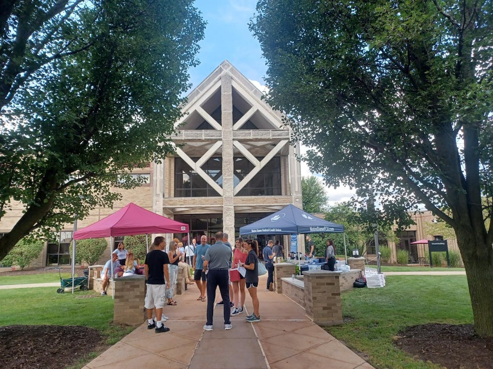 Move-in sessions occurs for Holy Cross freshmen students