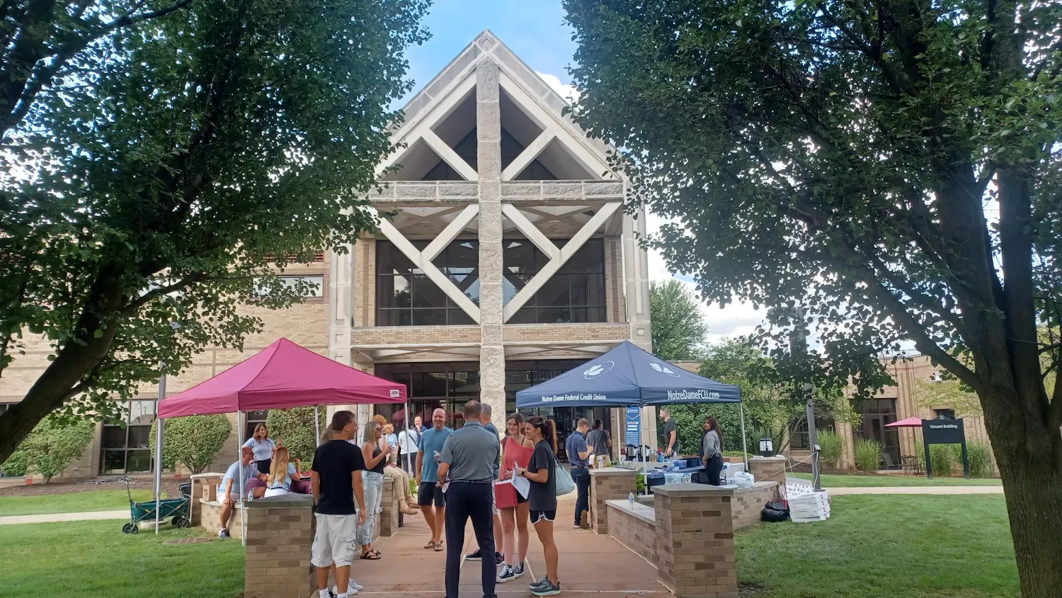Move-in sessions occurs for Holy Cross freshmen students