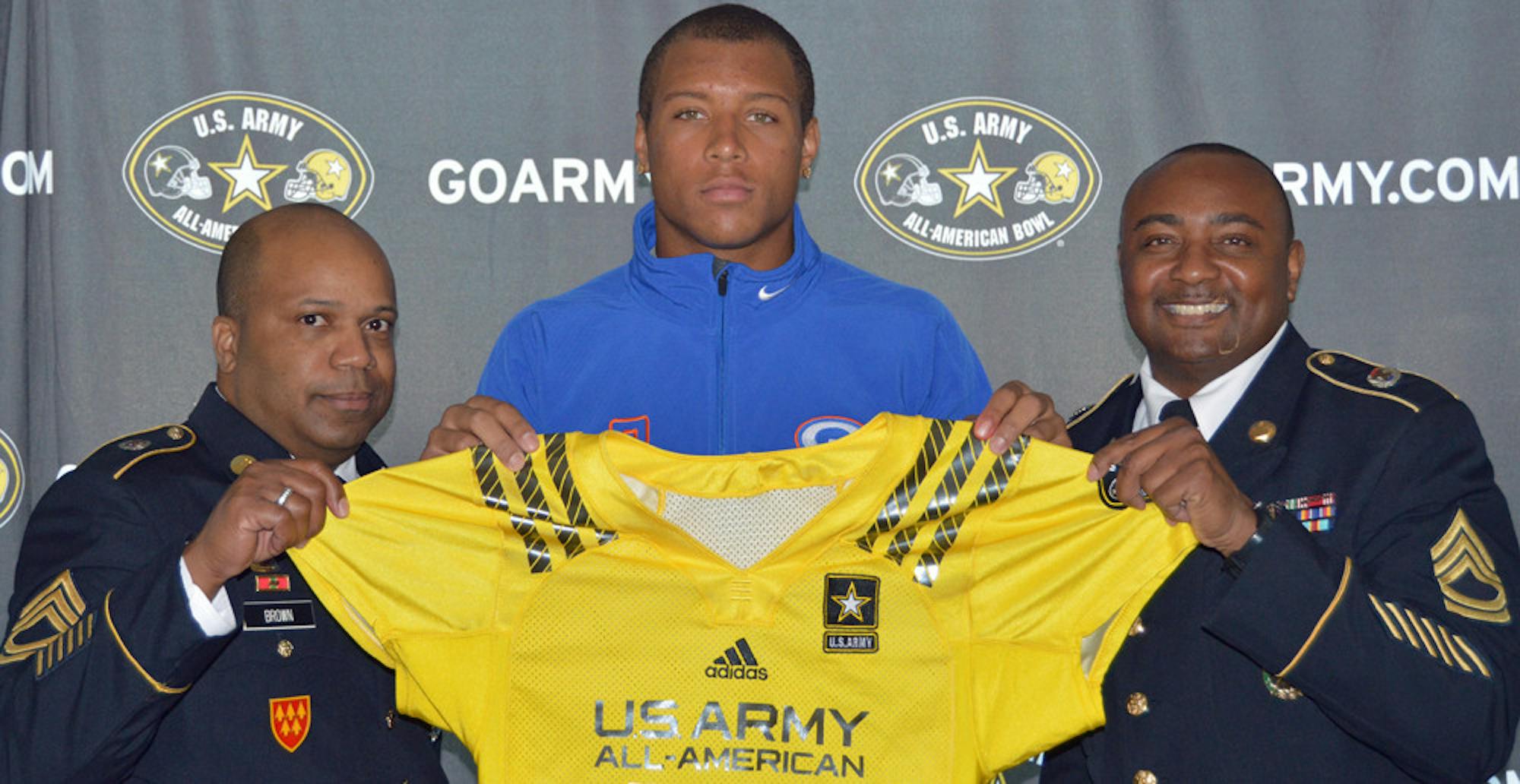 Class of 2015 tight end Aliz’e Jones, center, is the No. 50 overall player in the nation and the top tight end, per 247Sports’ Composite Rankings.