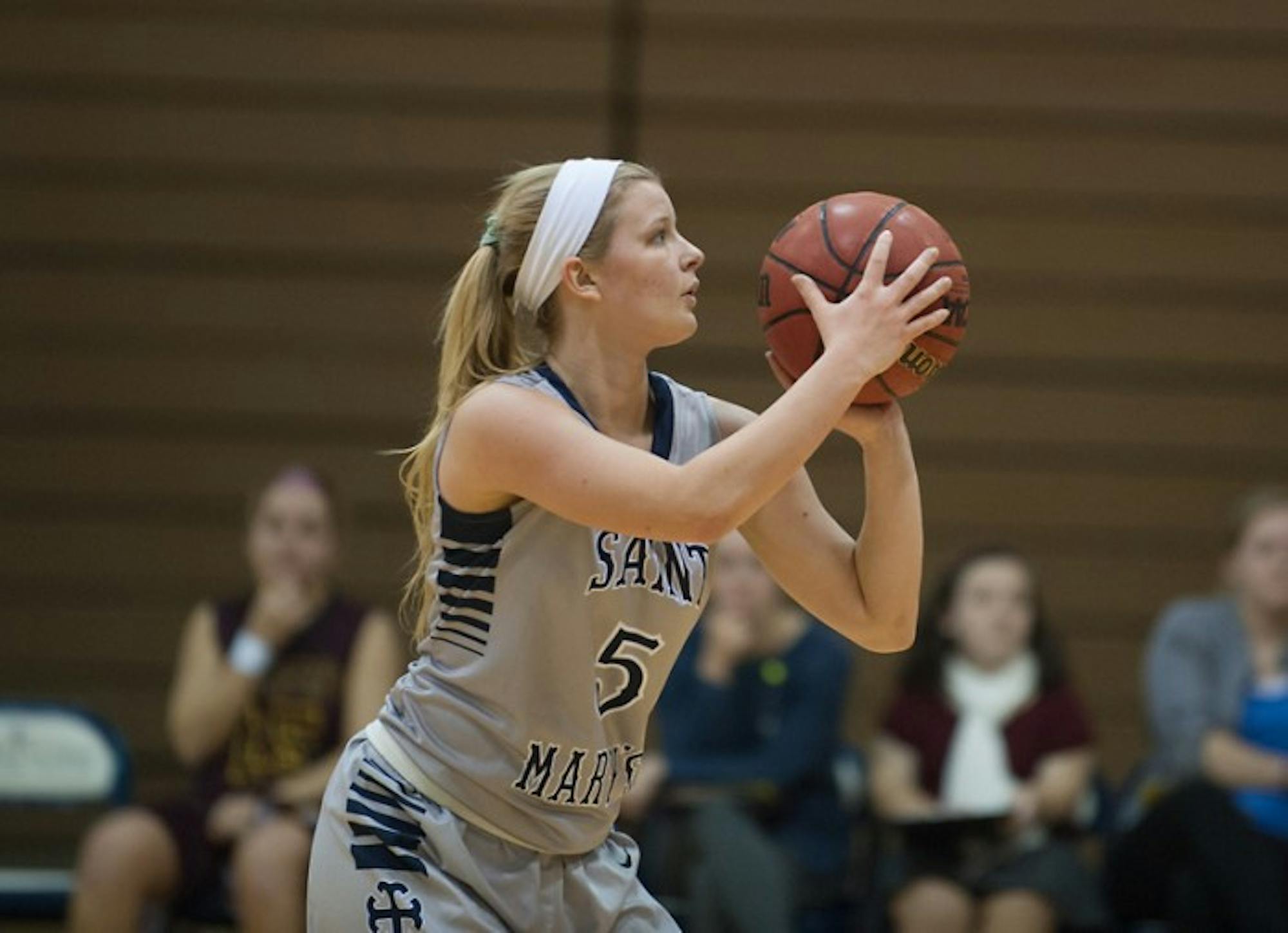 Belles freshman guard Timoney Moyer lines up a shot during Saint Mary’s 95-68 loss to Calvin on Jan. 15.
