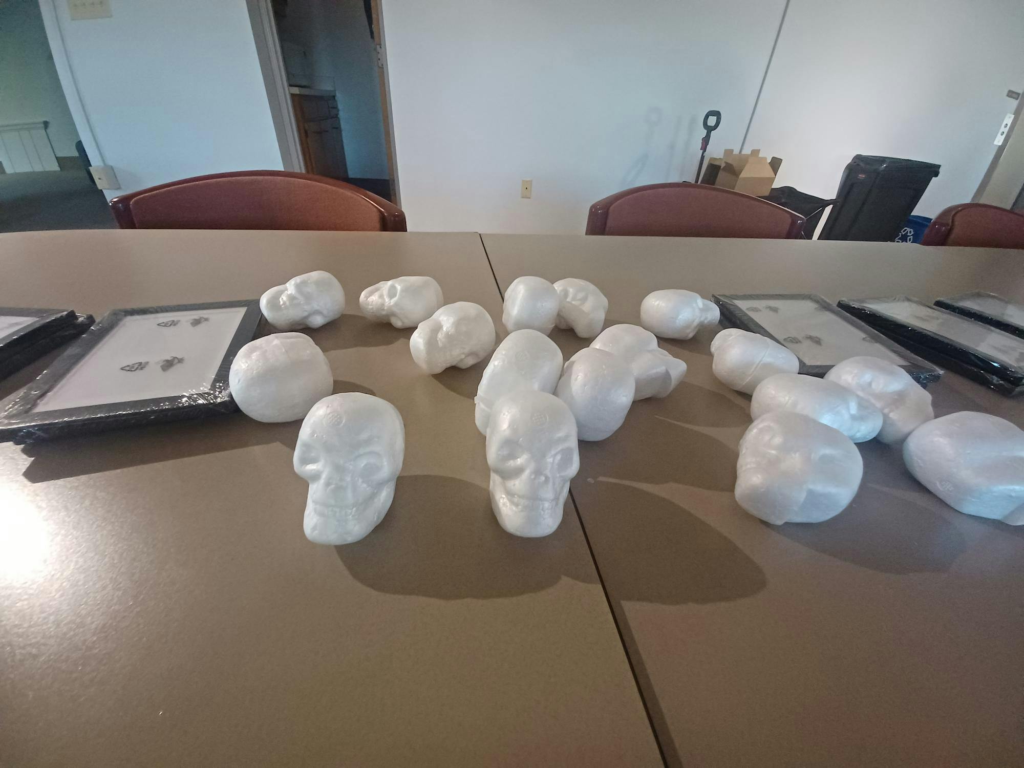 Students decorate foam skulls in preparation of ofrenda display.jpg