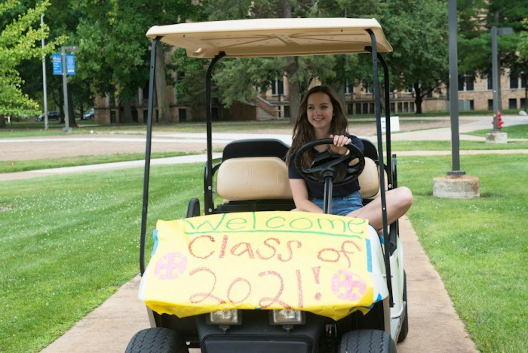 Senior Stephanie Stapleton welcomes incoming Belles to campus by displaying posters with uplifting  messages and by transporting members of the class of 2021 to various campus destinations in golf carts.