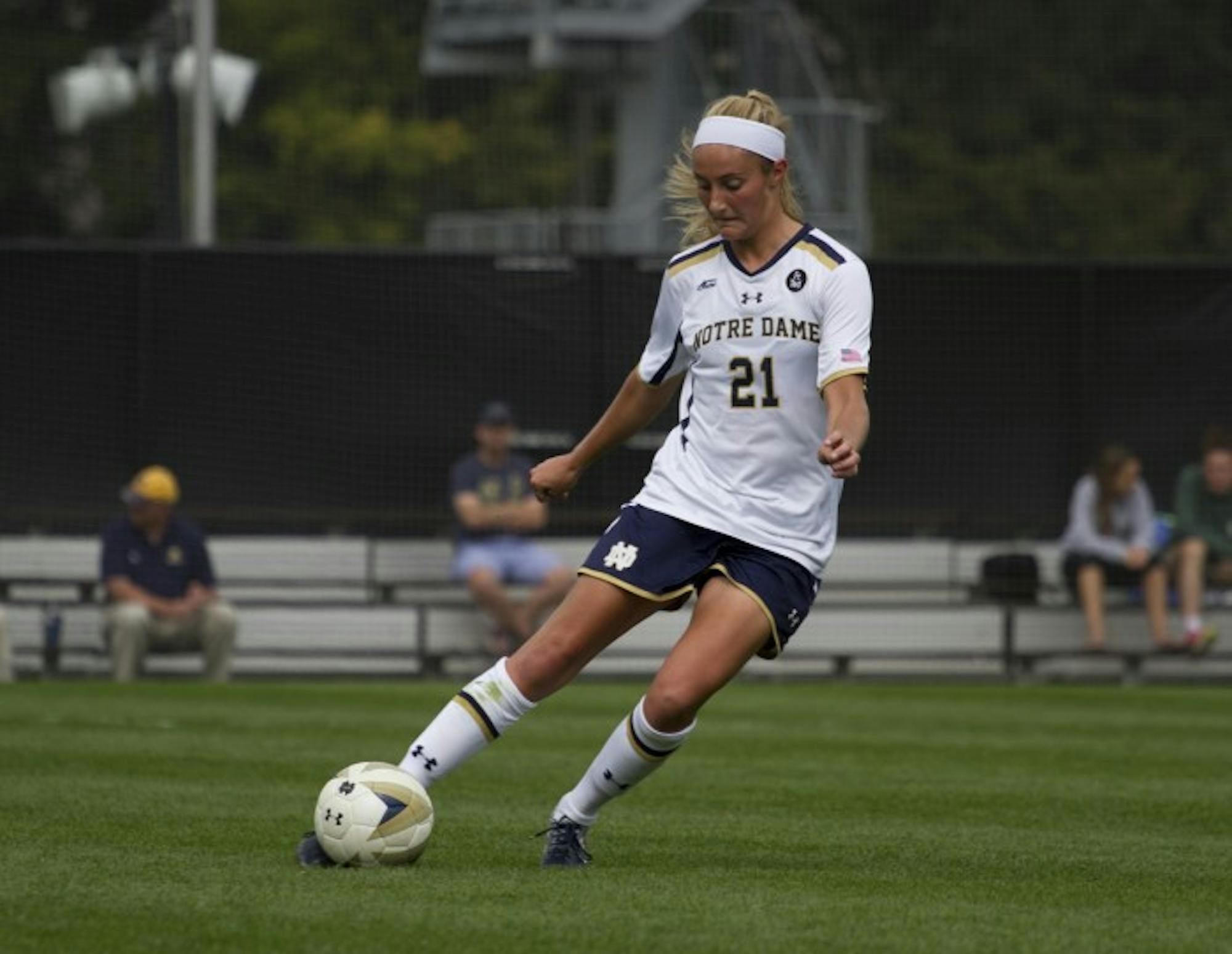 Irish senior defender Brittany Von Rueden looks to pass during a 1-0 loss against Florida State on Sunday at Alumni Stadium.  Von Rueden played all 90 minutes in Notre Dame’s loss, its second in ACC play.