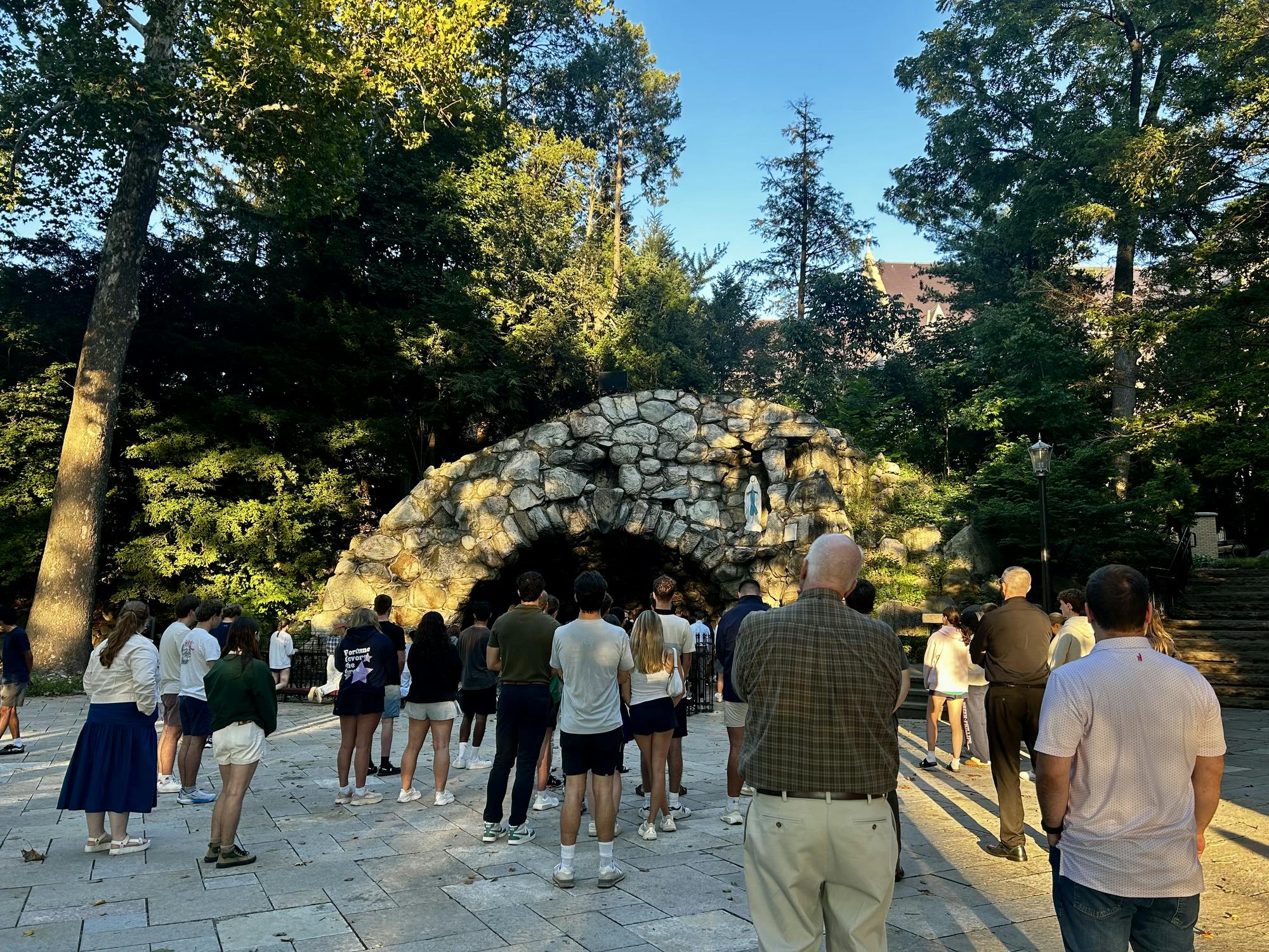 Notre Dame students gather in prayer for recent school shooting.heic