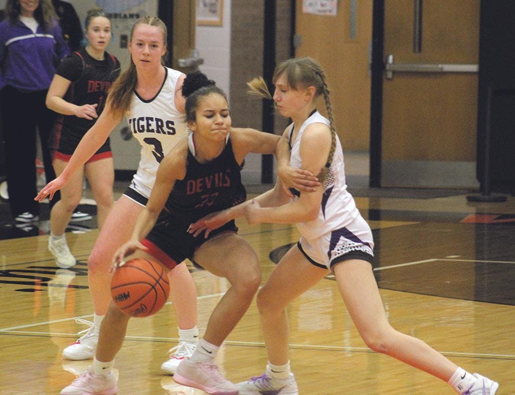 Gallery - Shelby vs. Holton district girls basketball
