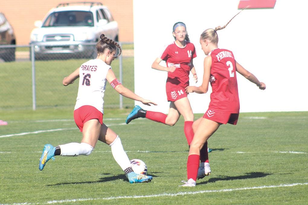 Gallery - Hart vs. Fremont district soccer