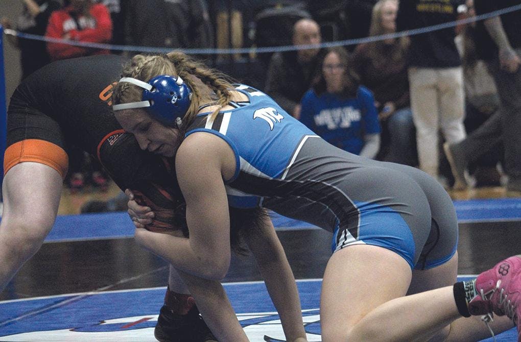 g wrestling districts 7 pelton vs markie davis grant.jpg
