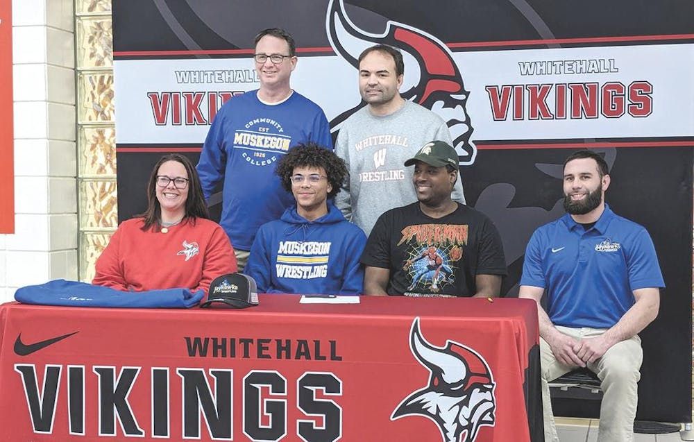 college signings darnell.jpg