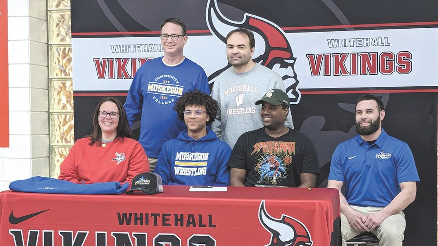 college signings darnell.jpg