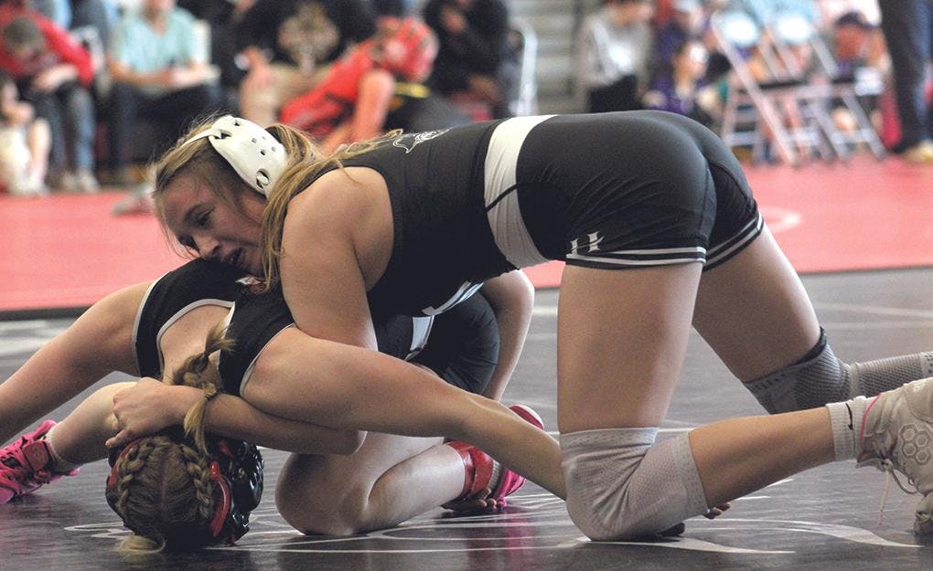 echo girls wrestling 4 emma miller vs riley freel lowell.jpg