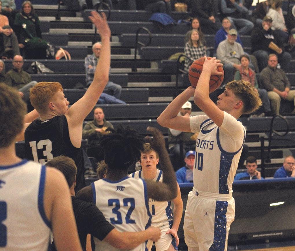 Gallery - Montague vs. Newaygo boys basketball