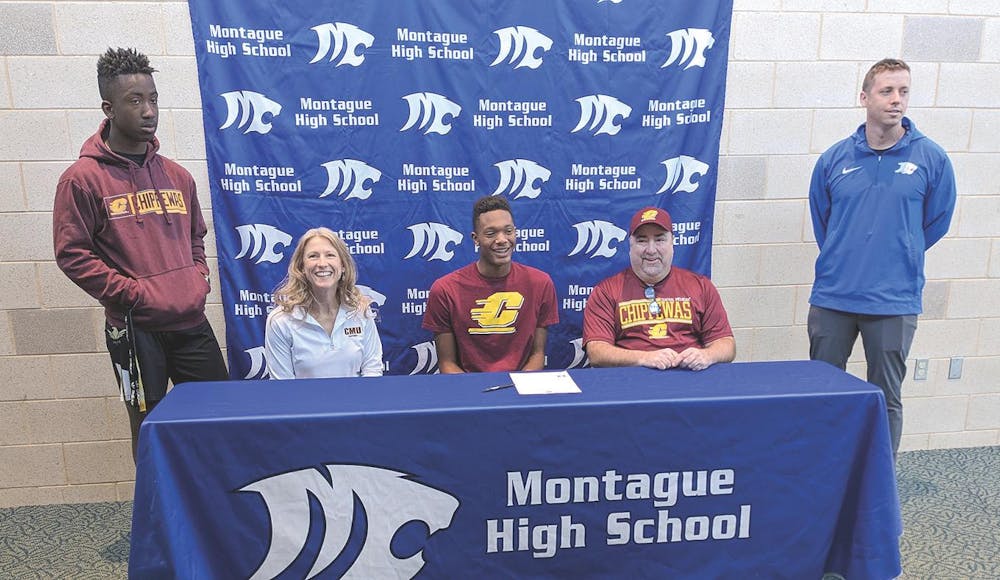 college signings 1.jpg