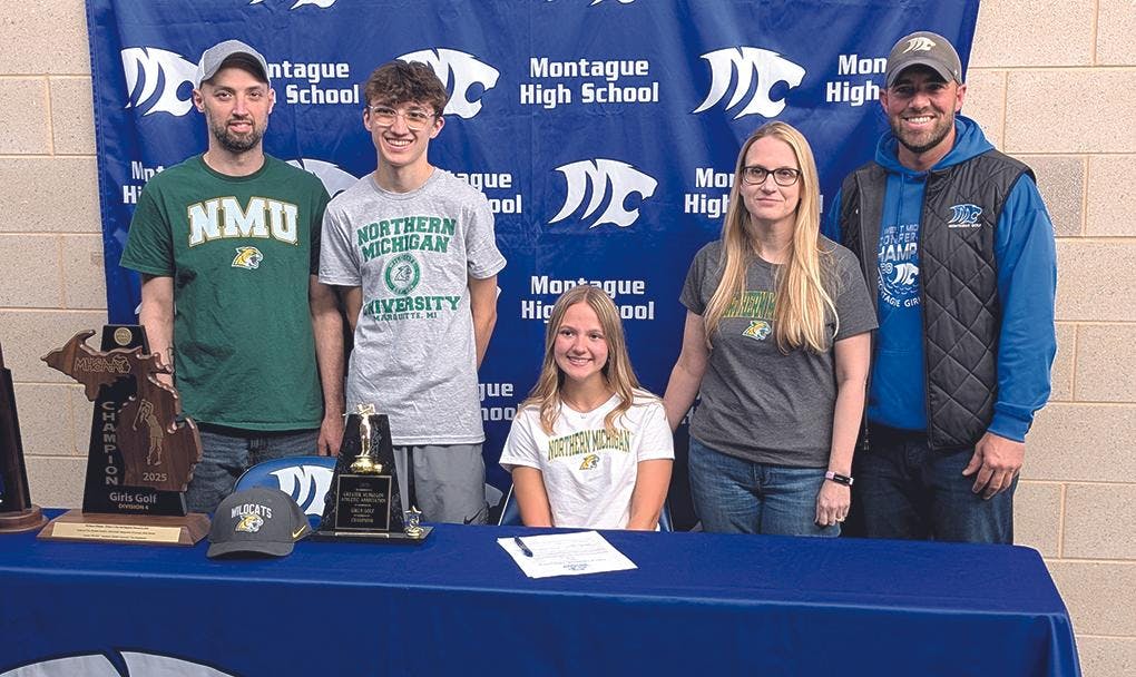 montague signing cadence fox.jpg