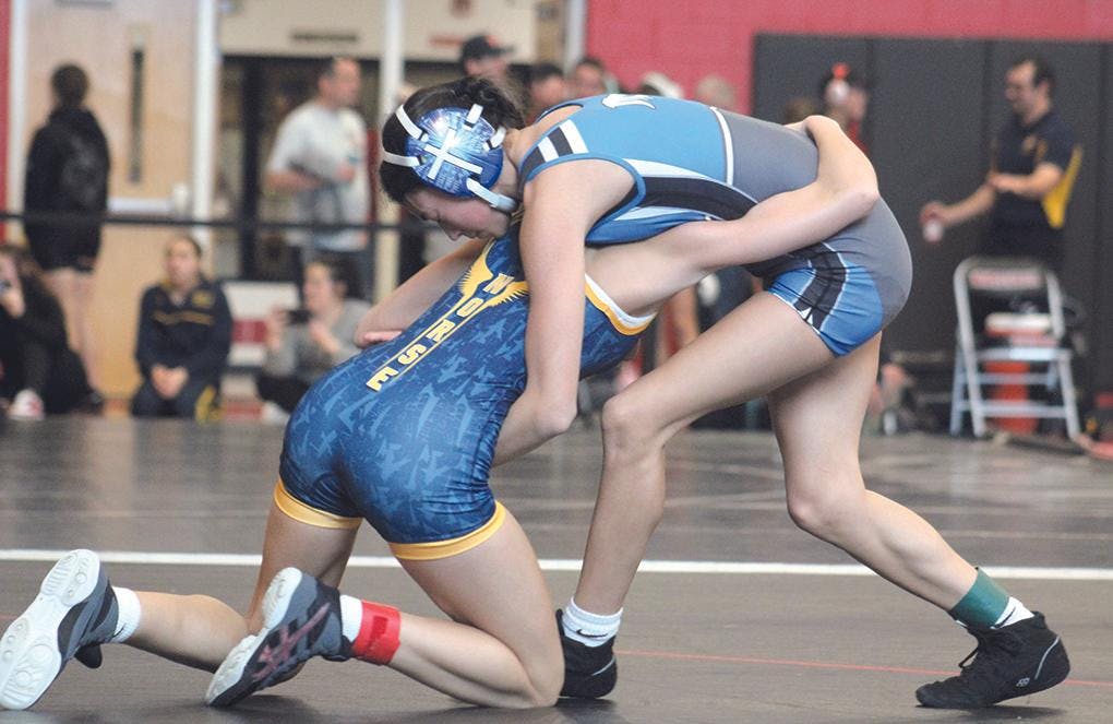 mirror girls wrestling 5 zaniya meza vs jayde vellenga nm.jpg