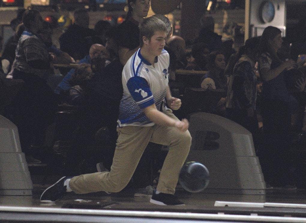 Gallery - Whitehall vs. Montague bowling