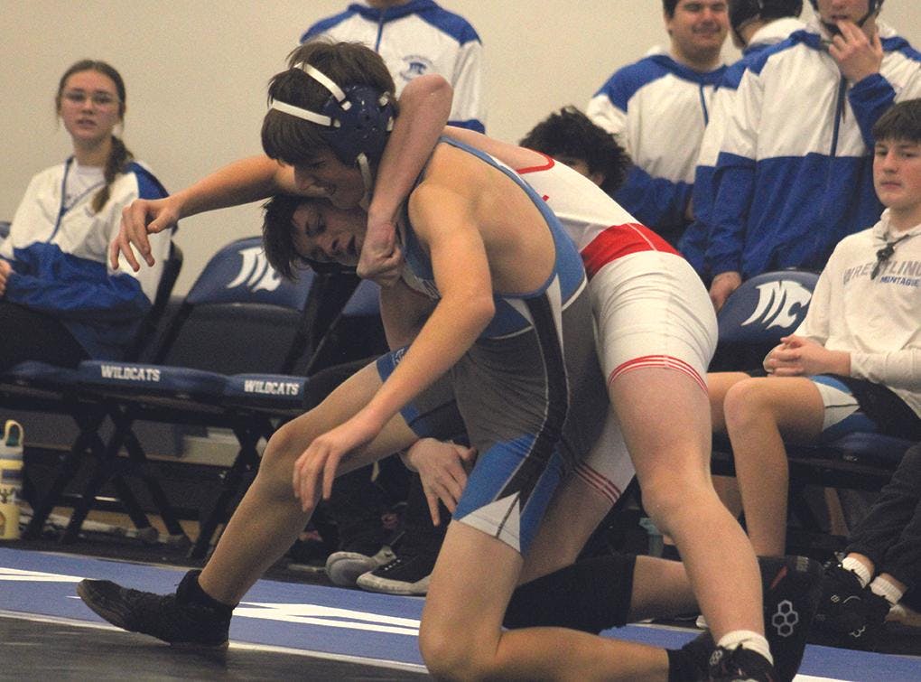 mont wrestling 6 jon mueller vs landon koone.jpg