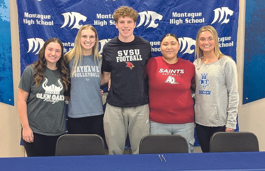 montague signings 1.jpg