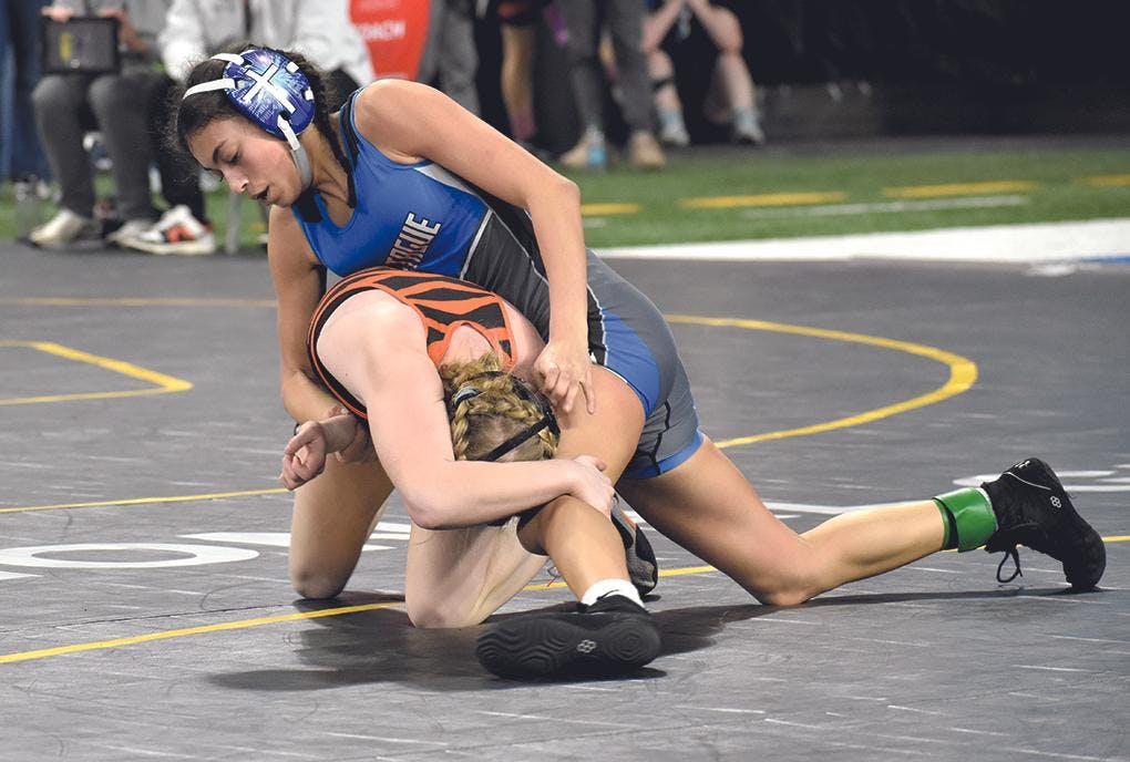 state wrestling 10 zaniya meza vs grace miller hudson.jpg