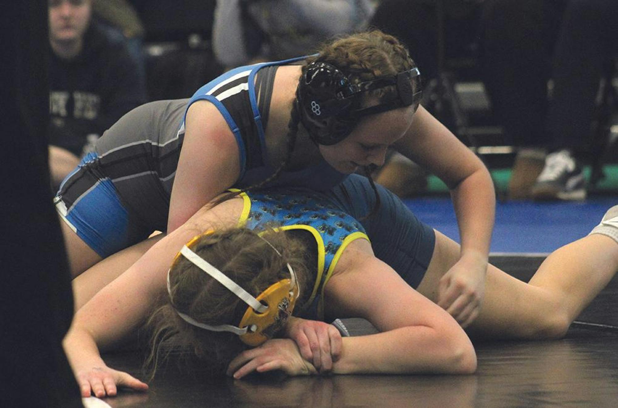 mont wrestling invite 14 mont alex dugan vs mattawan leah wilkins.jpg