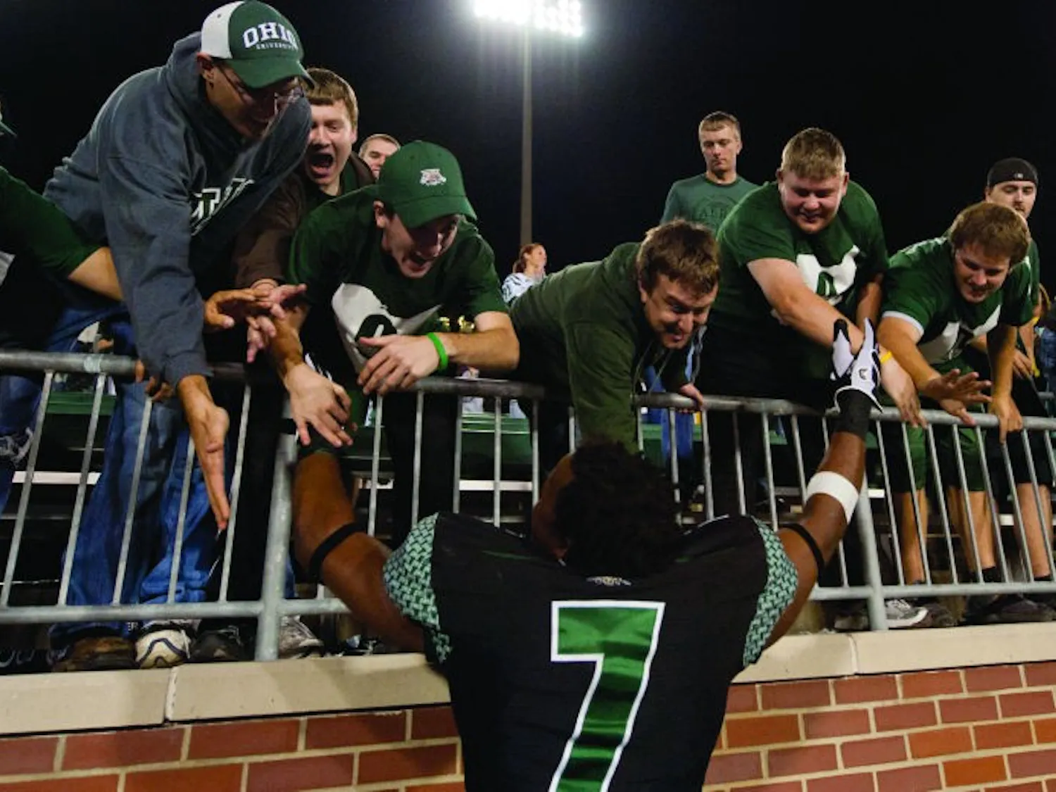 Thunderstruck: Ohio lights up field to win Battle of the Bell