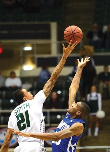 Men's Basketball: Bobcats cruise to 5-0 record  