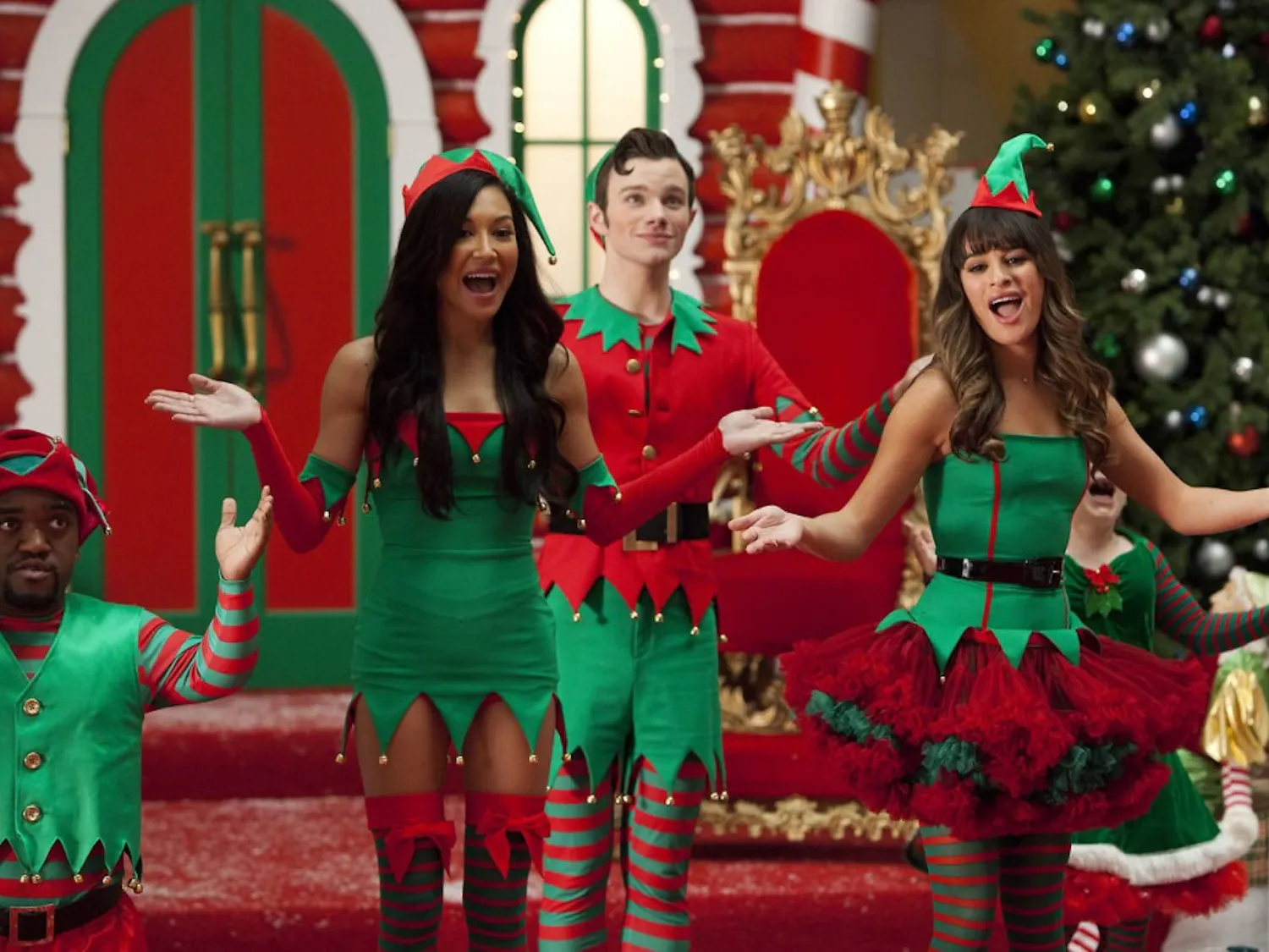 TV: The “previously unaired ‘Glee’ Christmas” should have remained unaired