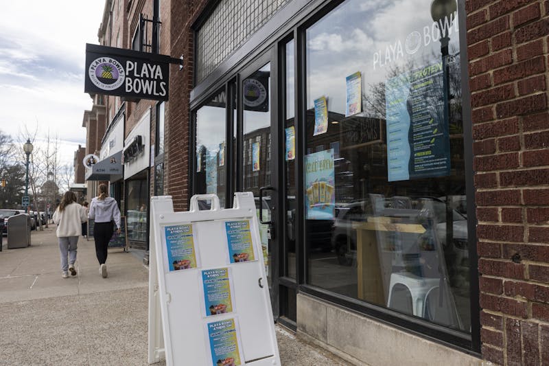 Playa Bowls opens its Athens location, brings long lines