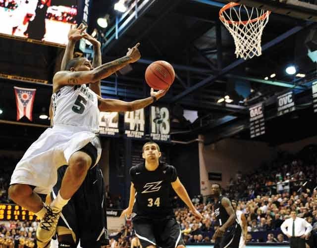 Mens Basketball: Ohio completes road trip with victory against Cardinals  