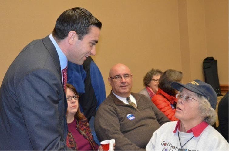 Voters, lawmakers show support for potential Clinton candidacy  