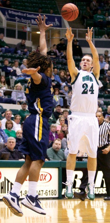 Men's Basketball: Senior aims to finish last season solid  